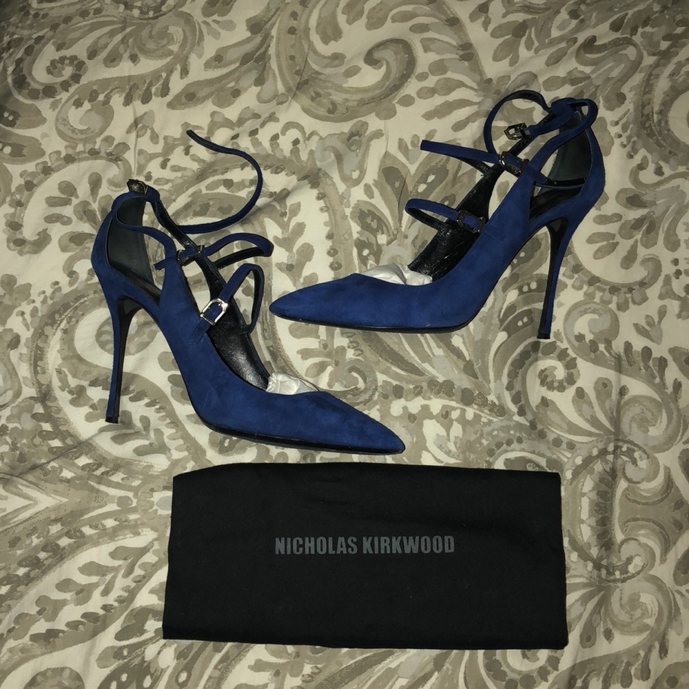 Criss Cross pumps